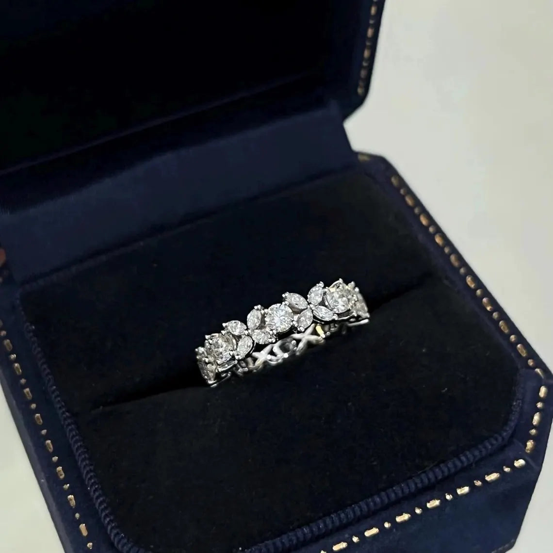 Victoria alternating ring